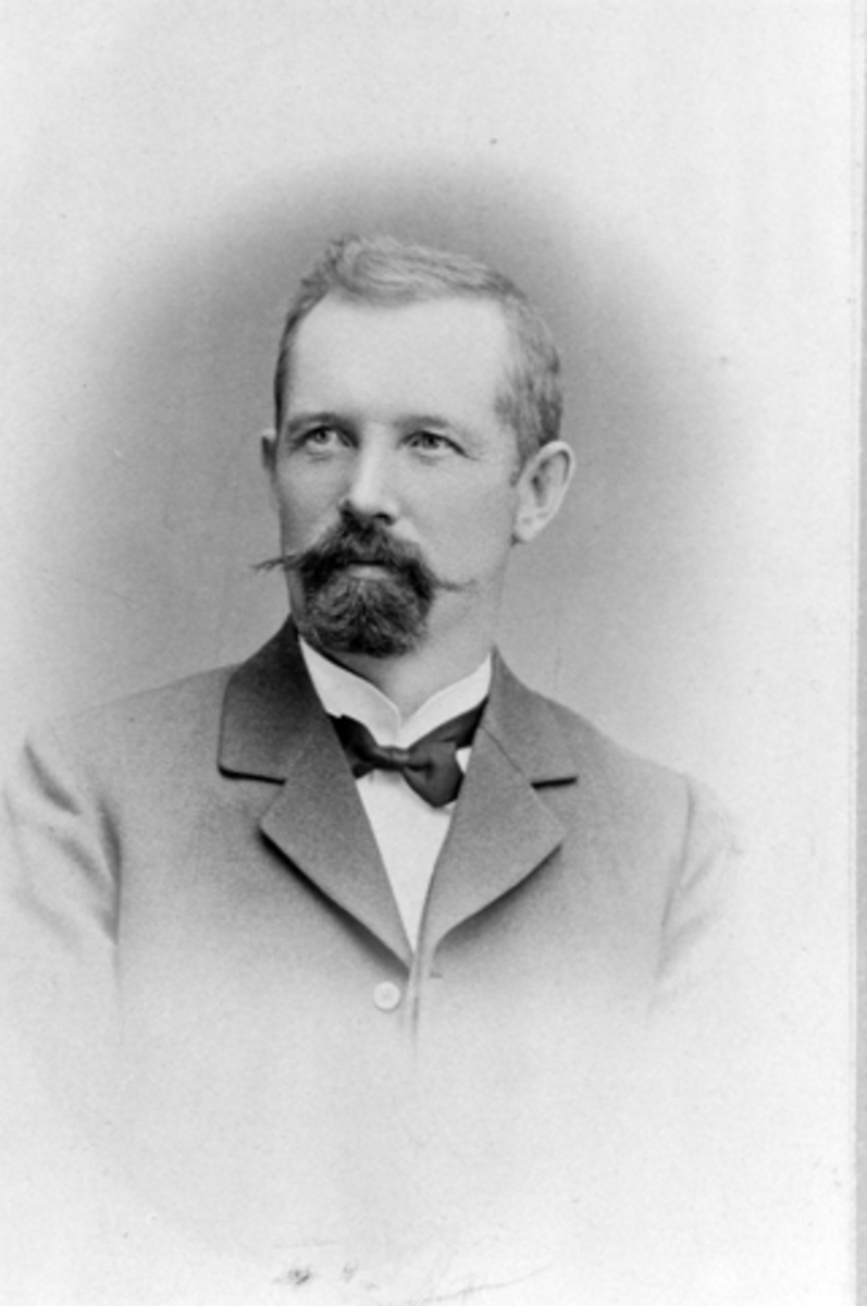 Anno Domkirkeodden, Portrett, Hans Sundgaar (1868-1947) overtok Bruvold mølle i 1898 og drev mølla fram til 1930.