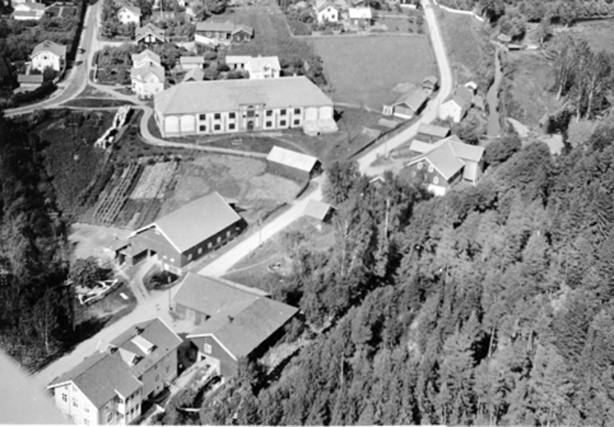 Anno Domkirkeodden, Flyfoto, Moelv , Bruvold mølle og Sundgaard lærfabrikk.