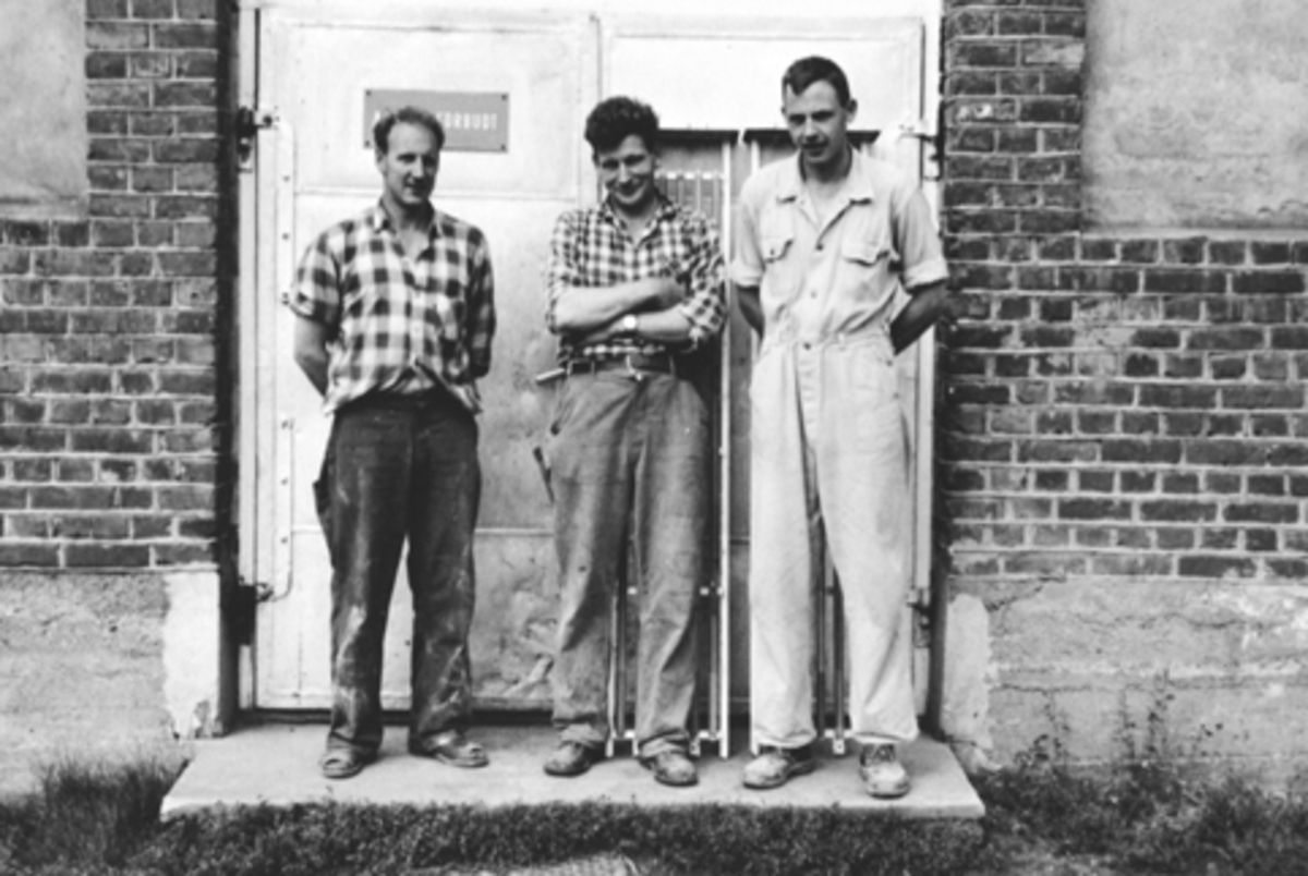 Anno Domkirkeodden, Bruvold mølle, Sundgaard, Norsk Knekkebrødfabrikk, 3 ukjente arbeidere.