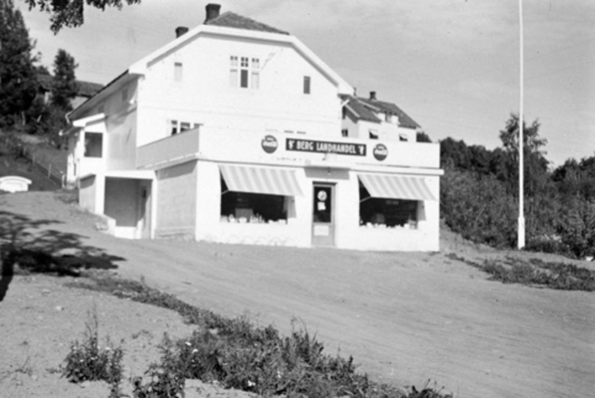 Anno Domkirkeodden, Berg landhandel ble flyttet fra Berg meieri til Bergseng ved Nes frørenseri ca 1940.