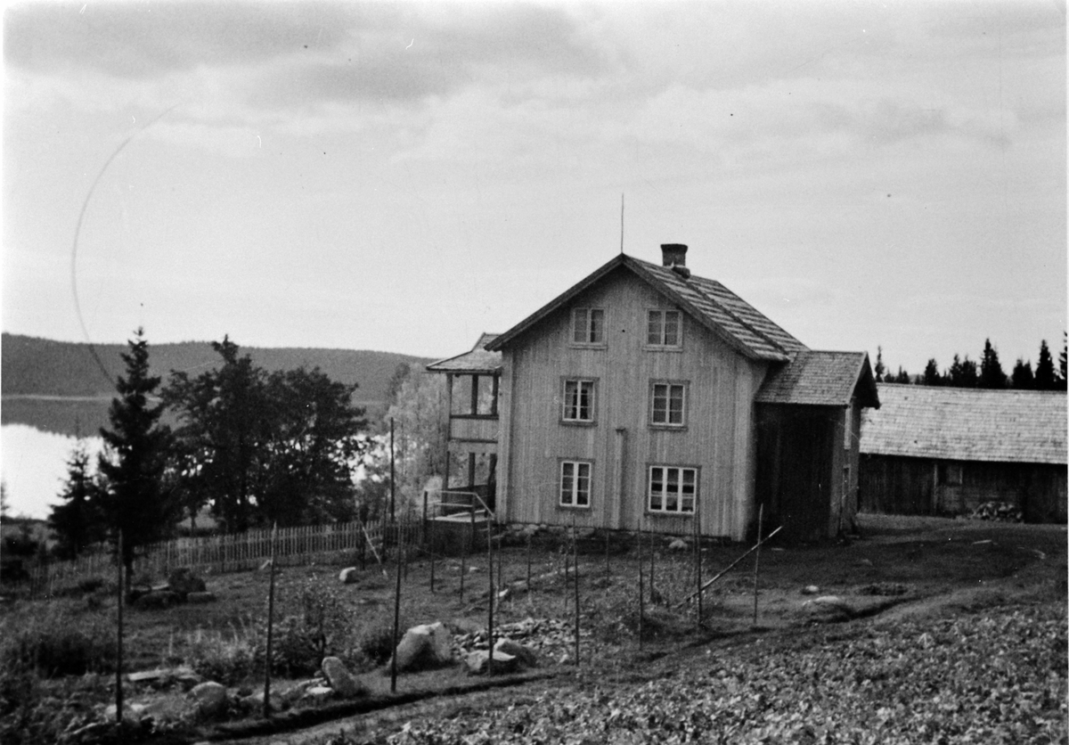 Anno Domkirkeodden, Ringbakken gård, Tiller fjellgård, Sør-Mesna, Ringsaker, ca. 1935. Opprinnelig het gården Mesna nordre.