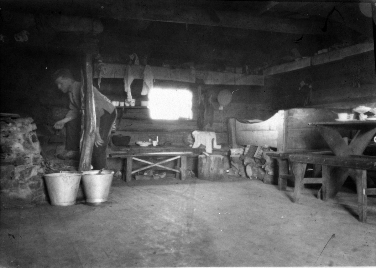 Anno Domkirkeodden, Interiør, Gammelskolla seter, Falsen gård, 1927, Ringsakerfjellet.