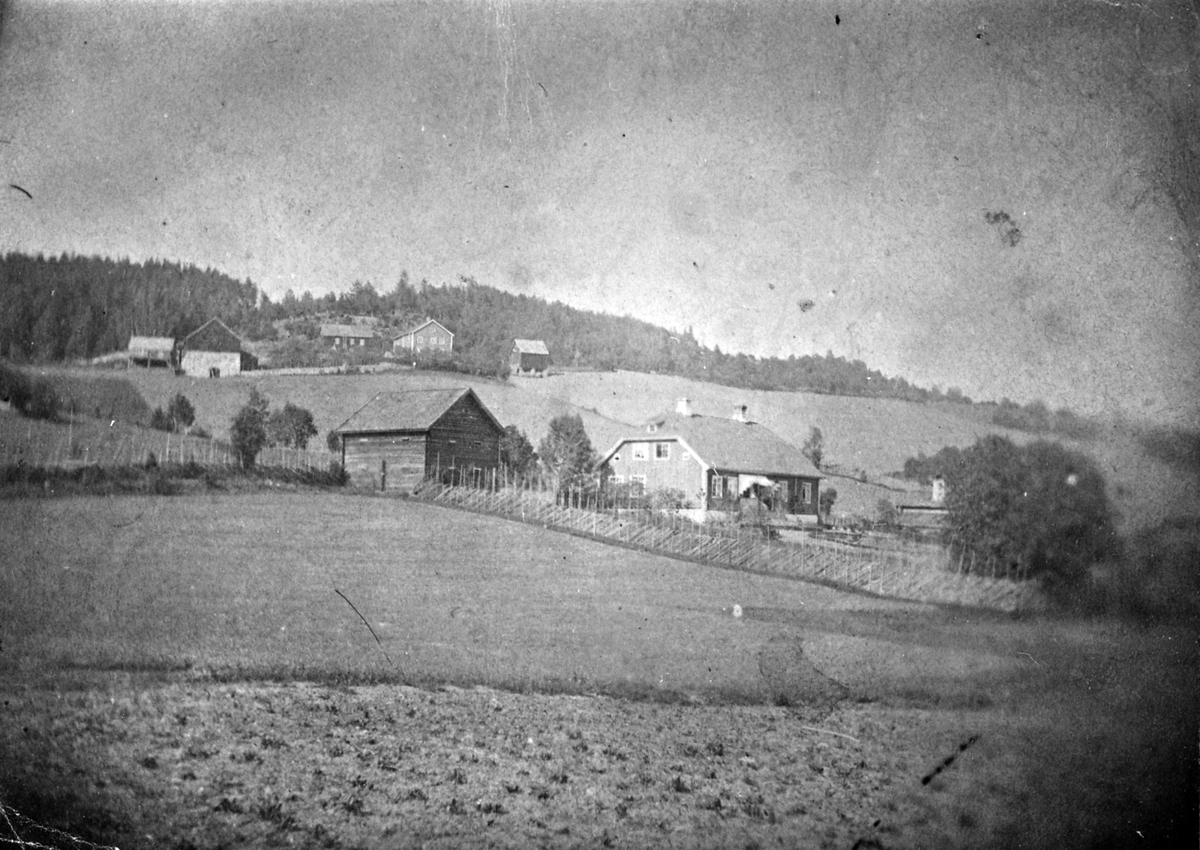 Anno Domkirkeodden, Eksteriør, Bekkelund gård, Ringsaker, Tømten gård i bakgrunnen, 1857-60.