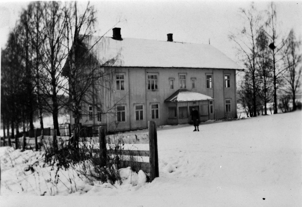 Anno Domkirkeodden, Eksteriør, Furu skole, Veldre, Ringsaker i 1946-47.