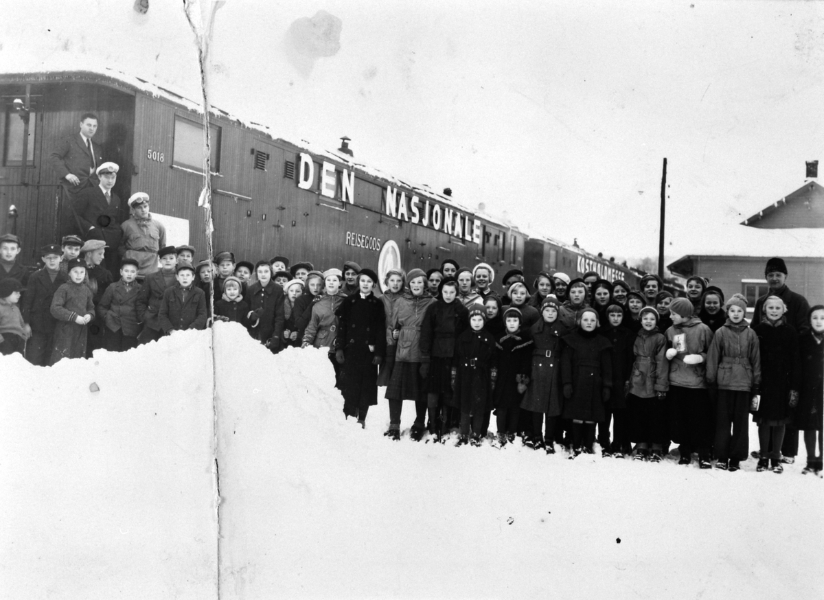 Anno Domkirkeodden, Moelv jernbanestasjon, den nasjonale kostholdsmesse, reisende utstilling med toget, 1930-tallet.
