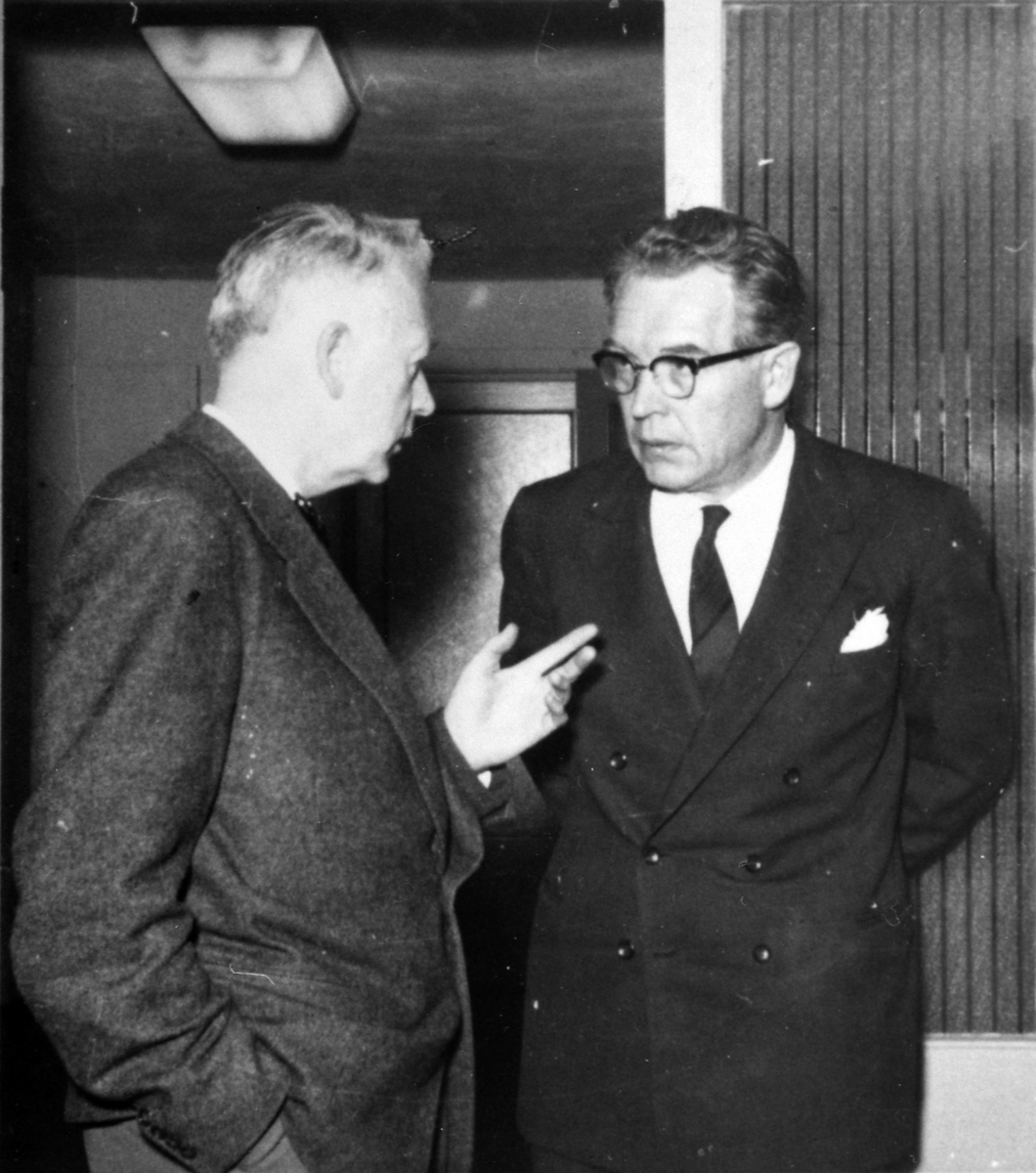 Anno Domkirkeodden, Dokter Voss og dokter Seland ved Furnes kvinneklinikk, 1960.