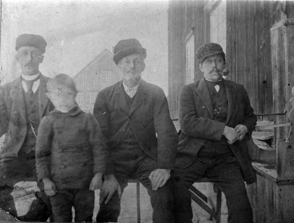 Anno Domkirkeodden, Fra venstre er Gunner, Guldbrand, Halvor og Morten. Nes, Hedmark ca. 1895-1900.