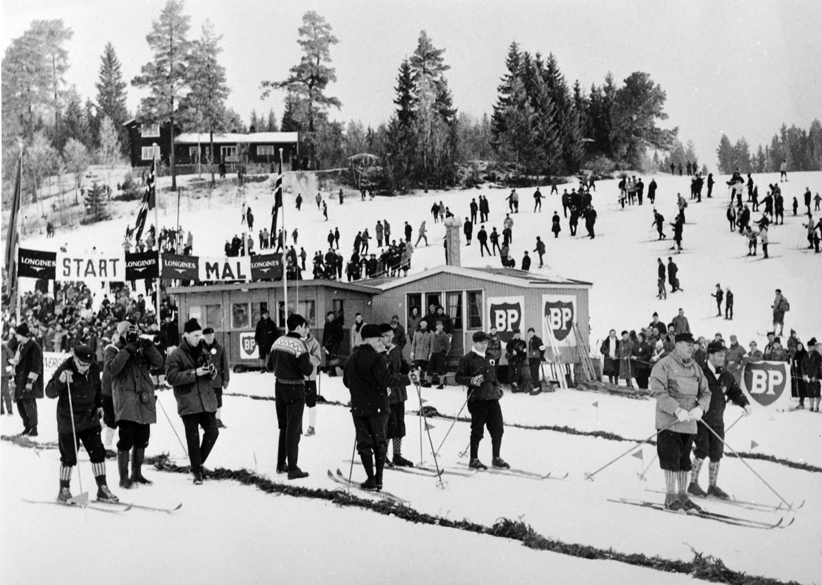 Anno Domkirkeodden, NM på ski, 1964, start/mål området (BP sponsor), kong Olav på ski. Alu østre, Furnes, Ringsaker.