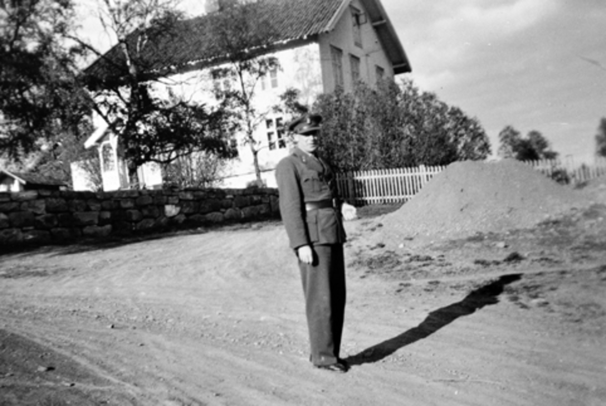 Anno Domkirkeodden, Magne Hauglid i militæruniform, Hjelmstad gård, Ringsaker.