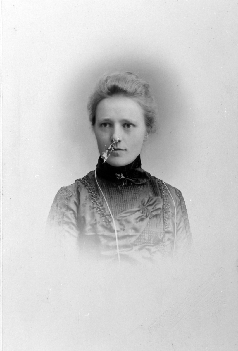 Anno Domkirkeodden, Portrett, Anna Solberg F. Svenkerud, døde på Tande gård, Ringsaker, 1923.