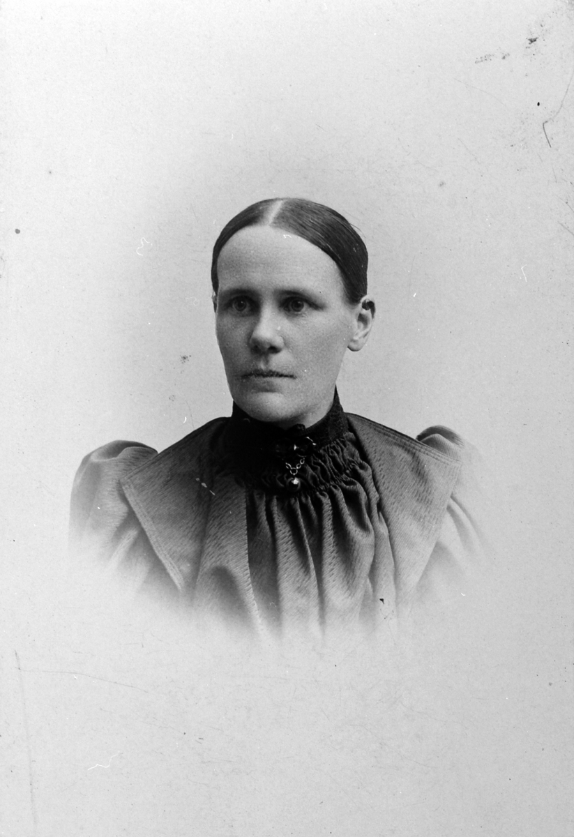 Anno Domkirkeodden, Portrett, Julie Solberg, D.G. Nyblin, Christiania.