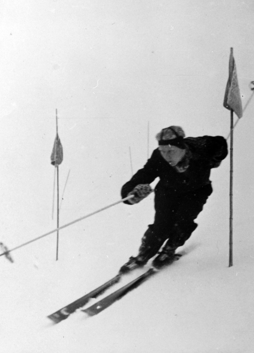 Anno Domkirkeodden, Sverre Viksmoen, kretsrenn slalom i Bjørgeberget, 1937, Veldre Skiforening.