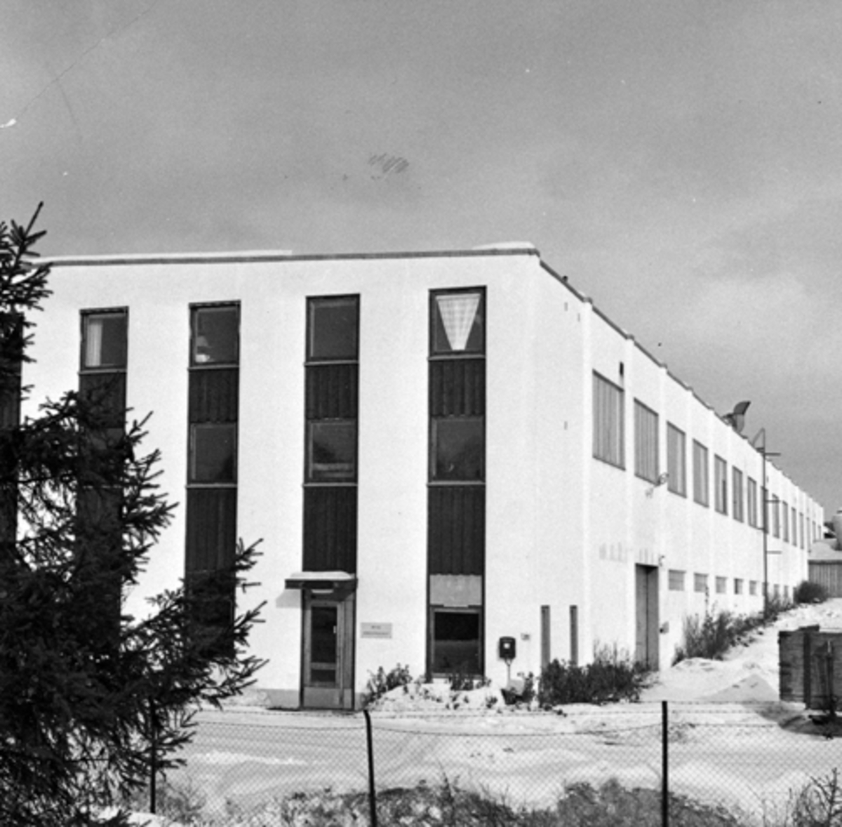 Anno Domkirkeodden, Berger Langmoen A/S, Brumunddal. Den nye parkettfabrikken sett fra sør.
