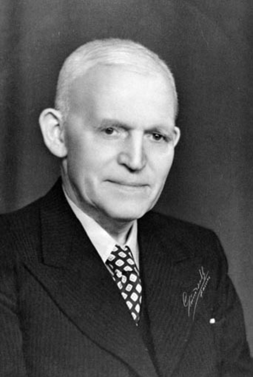 Anno Domkirkeodden, Portrett, Even Johannessen (1874 - 1954), herredskasserer i Furnes kommune (1920 - 1947),