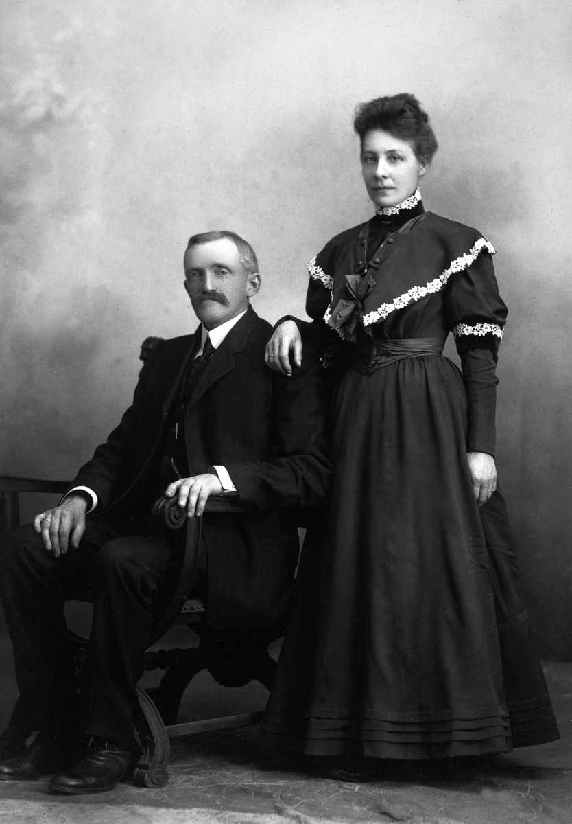 Anno Domkirkeodden, Portrett, Ida Bratberg F. 1868 og mann. Utvandret til USA.