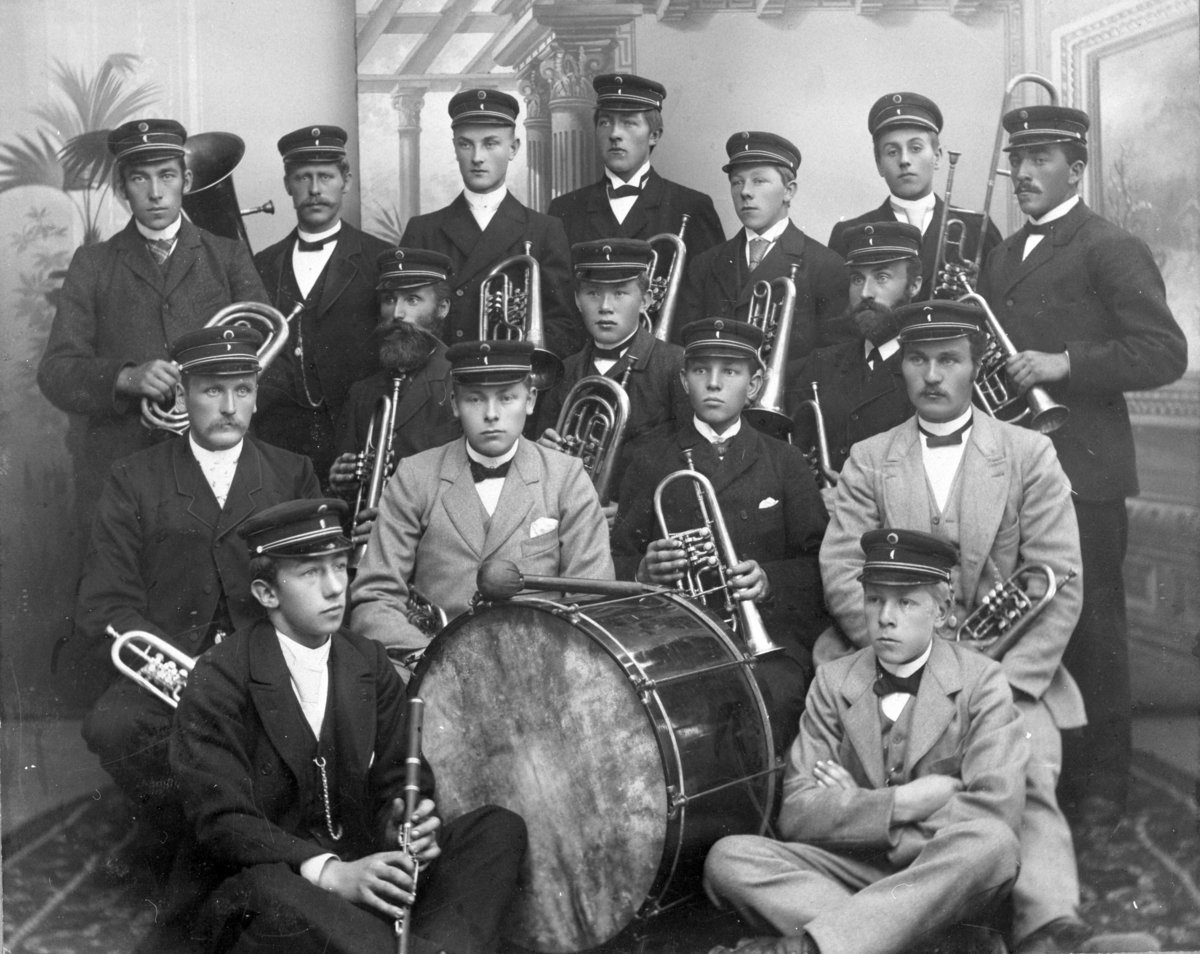 Ukjent, Musikkorps, instrumenter, hornmusikk
