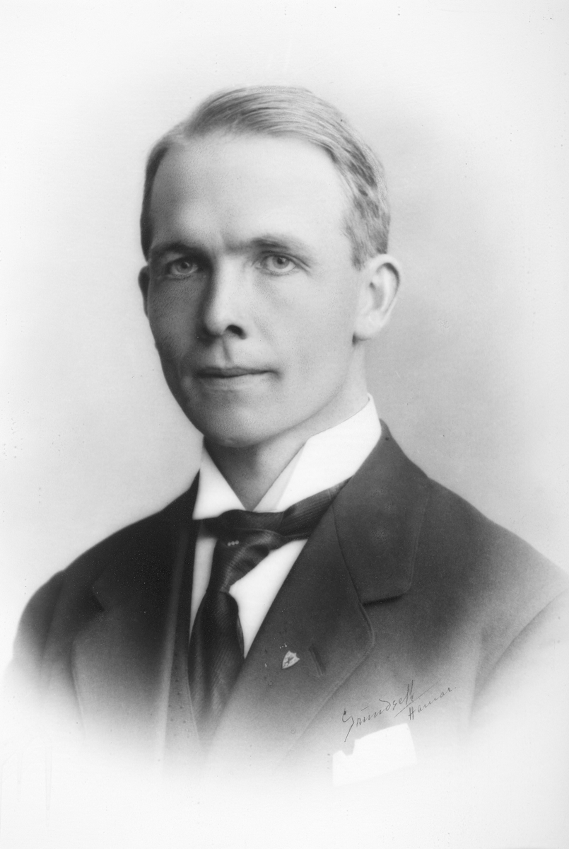 Christian Grundseth, Knut Haugland, Amtskolen i Ringsaker 1916-1921