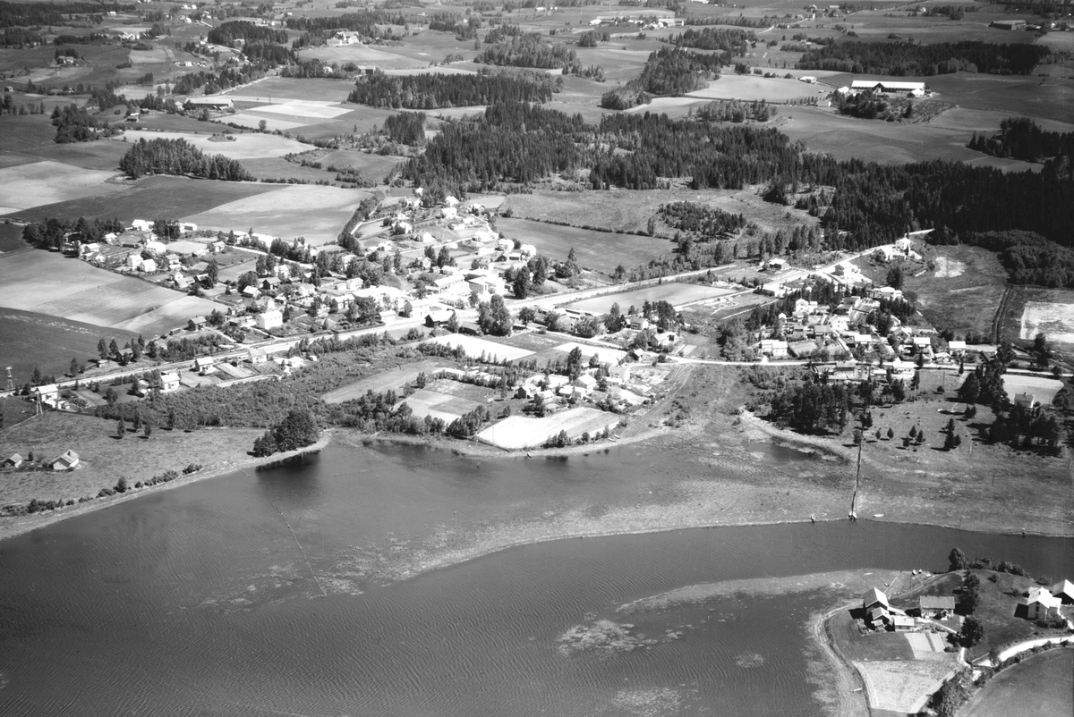 Widerøes Flyveselskap A/S, FLYFOTO HJELLUM TETTSTED, FLOM I SVARTELVA