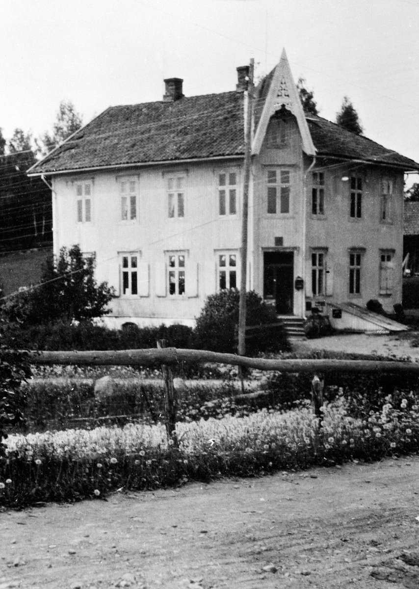 Anno Domkirkeodden, KOLONIALFORRETNING KAPP, BUTIKK, NÅ MIDTVANG MATSENTER