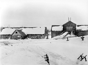 Anno Domkirkeodden, EKSTERIØR: STEINFJØS, TØMMERLÅVE, HAFSAL, VINTER