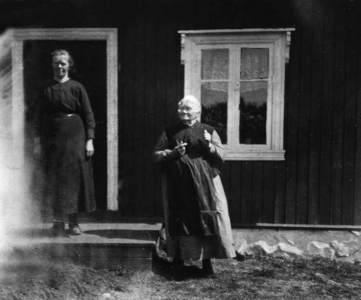 Anno Domkirkeodden, KAREN TØMMERHOLEN, MATJA TØMMERHOLEN DATTER, LAGERÅKVISLA, KAFEDRIFT HER, VANG ALLMENNING