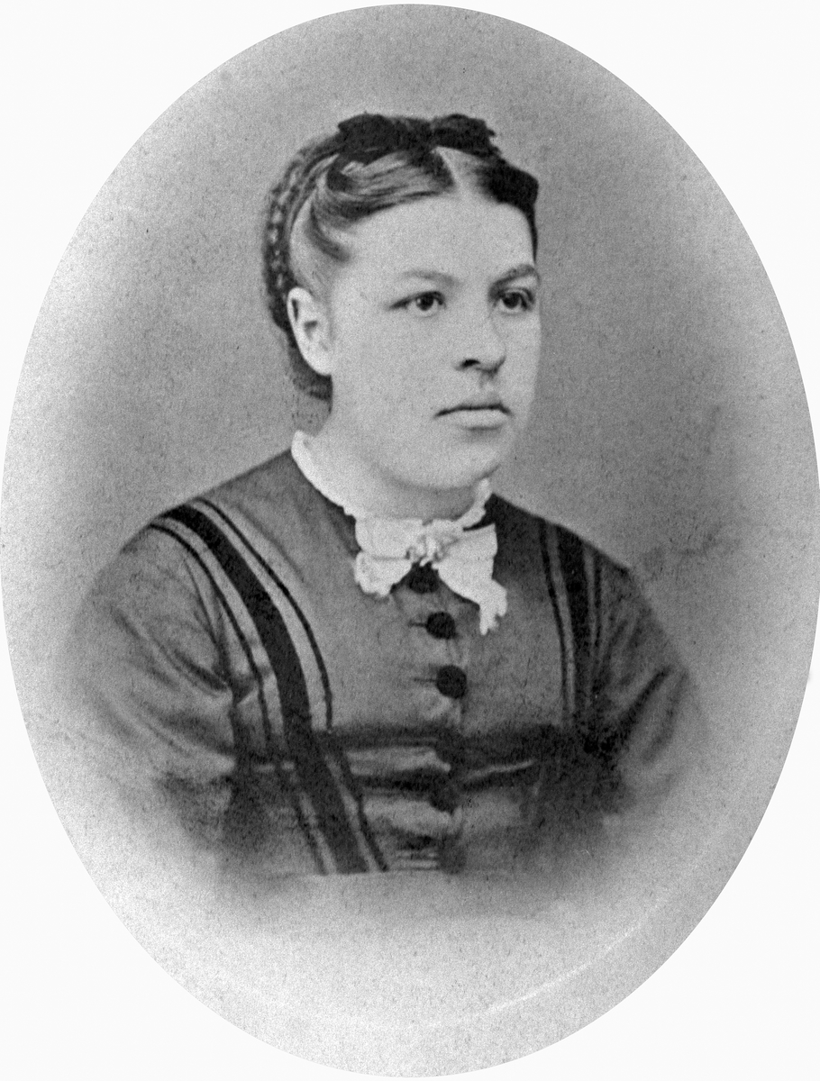 Anno Domkirkeodden, PORTRETT: JOHANNE FARMEN FØDT: 1855, FARMEN