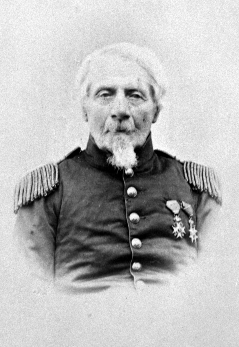 Anno Domkirkeodden, PORTRETT: OBERST STENERSEN I MILITÆRUNIFORM, BLÆSTAD