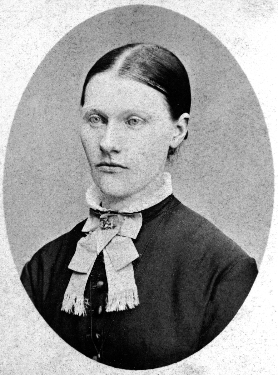 Anno Domkirkeodden, PORTRETT: MAREN LIEN FØDT: 1854, LIEN