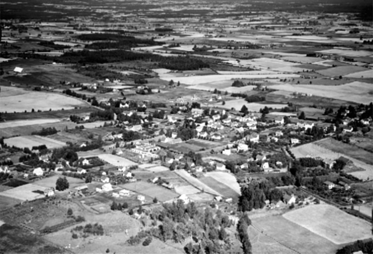 Widerøes Flyveselskap A/S, STANGEBYEN FRA SØR, FLYFOTO