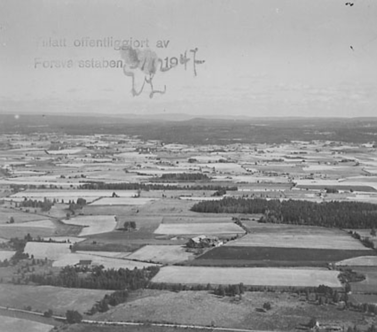 Widerøes Flyveselskap A/S, OVERSIKT MOT ROMEDAL KIRKE, FLYFOTO