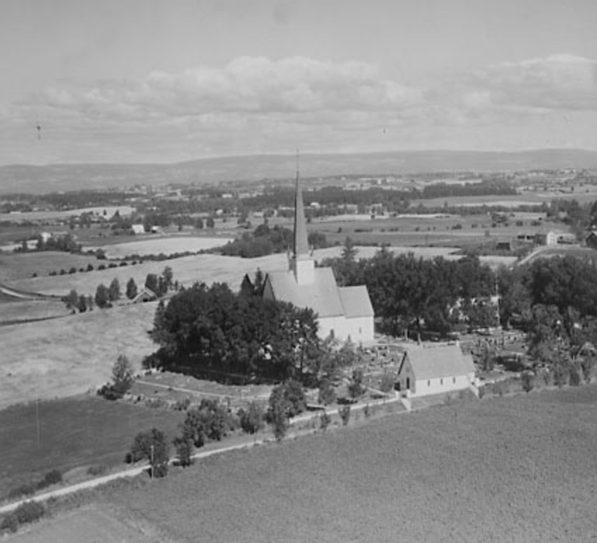 Widerøes Flyveselskap A/S, STANGE KIRKE, FLYFOTO