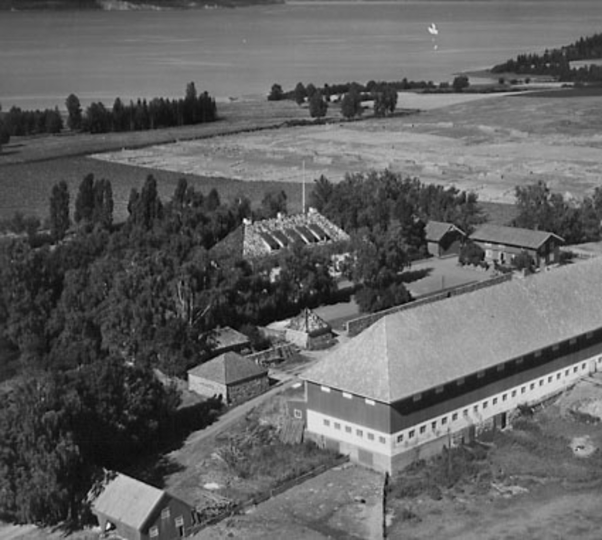 Widerøes Flyveselskap A/S, STAUR GÅRD, FLYFOTO