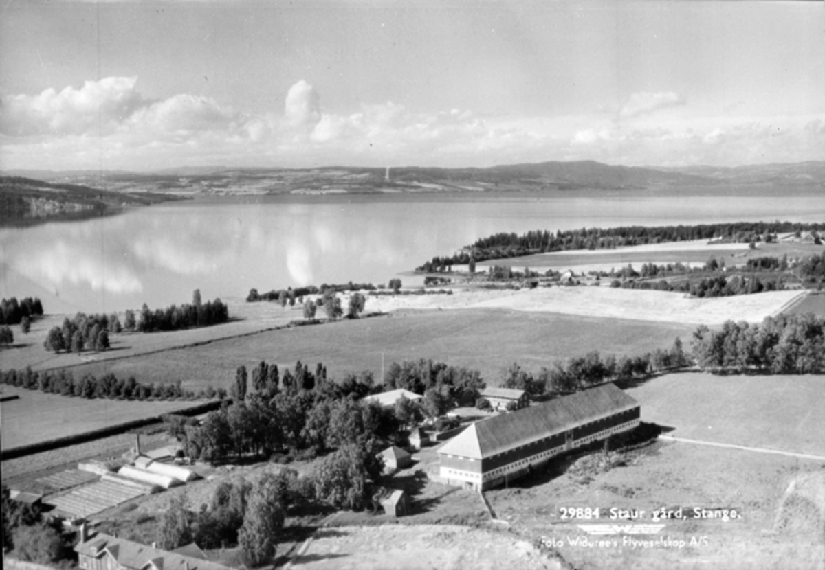 Widerøes Flyveselskap A/S, STAUR FORSØKSGÅRD, FLYFOTO