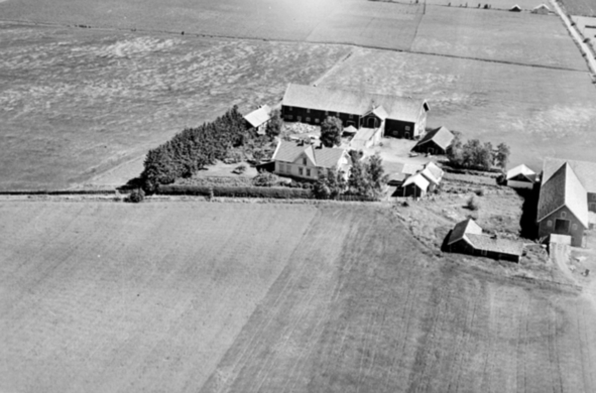 Widerøes Flyveselskap A/S, FINSTAD NORDRE GÅRD, FLYFOTO