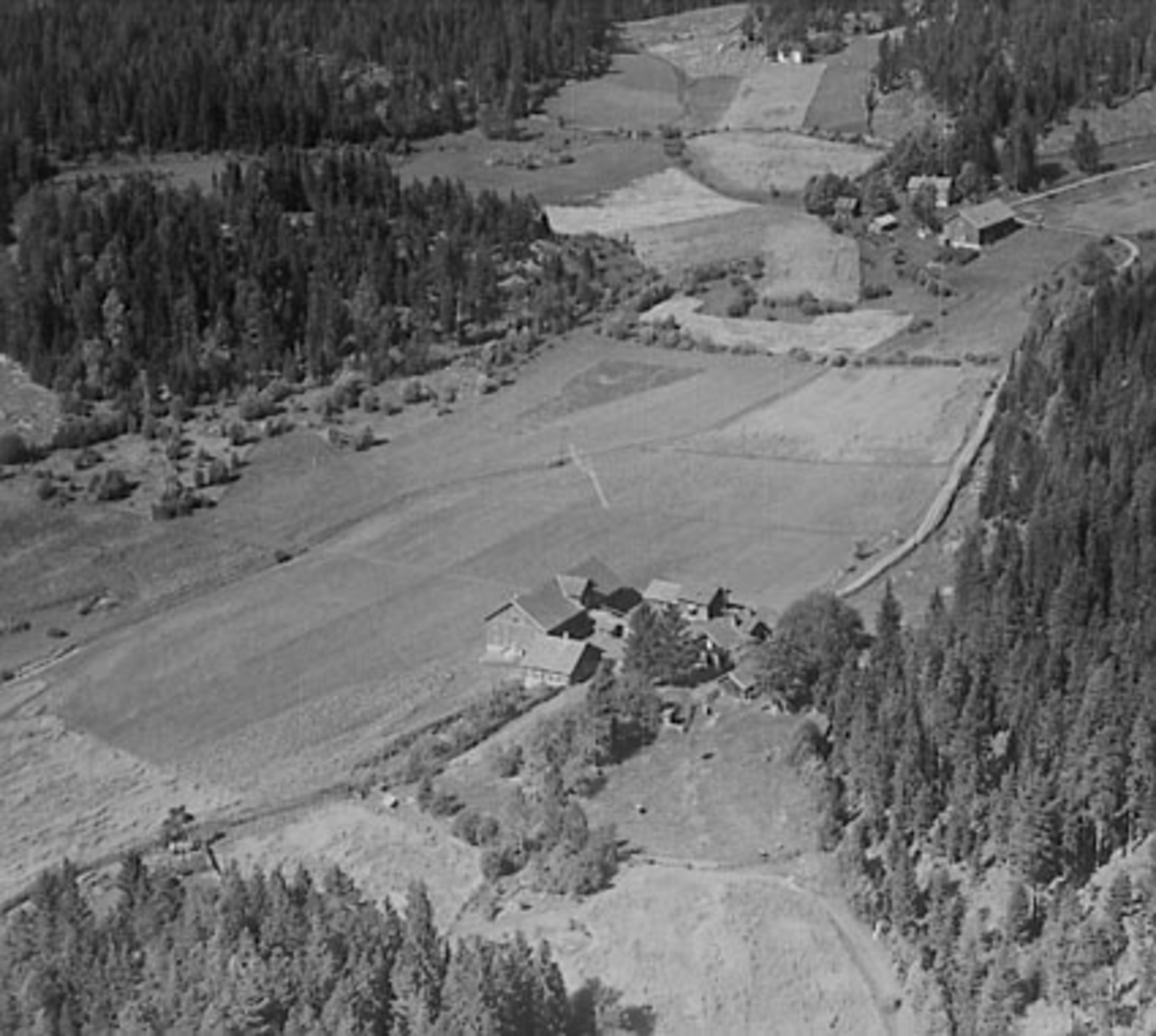 Widerøes Flyveselskap A/S, TROSVIKEN GÅRD, FLYFOTO