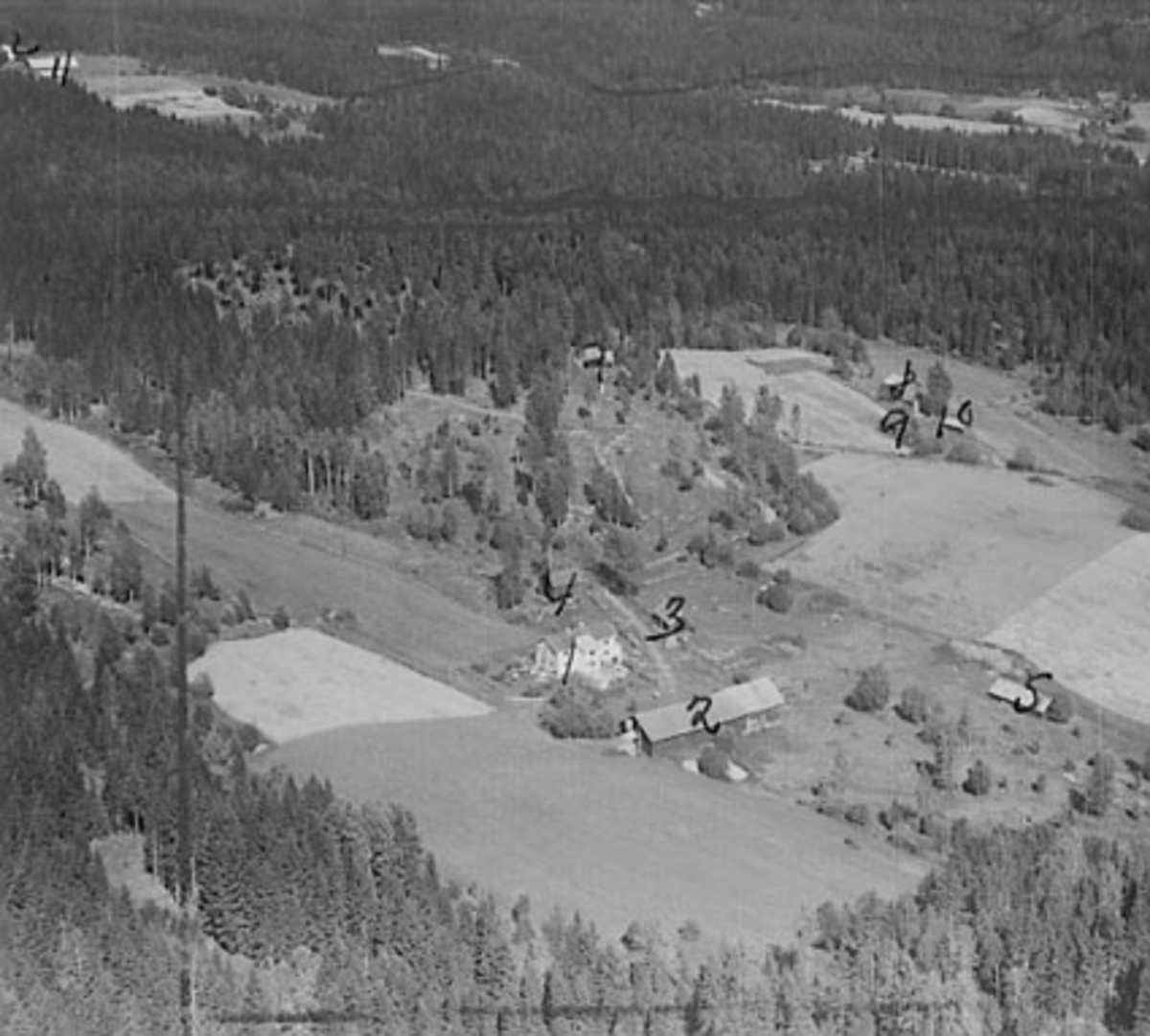 Widerøes Flyveselskap A/S, OPPSAHL (OPPSAL) GÅRD, FLYFOTO