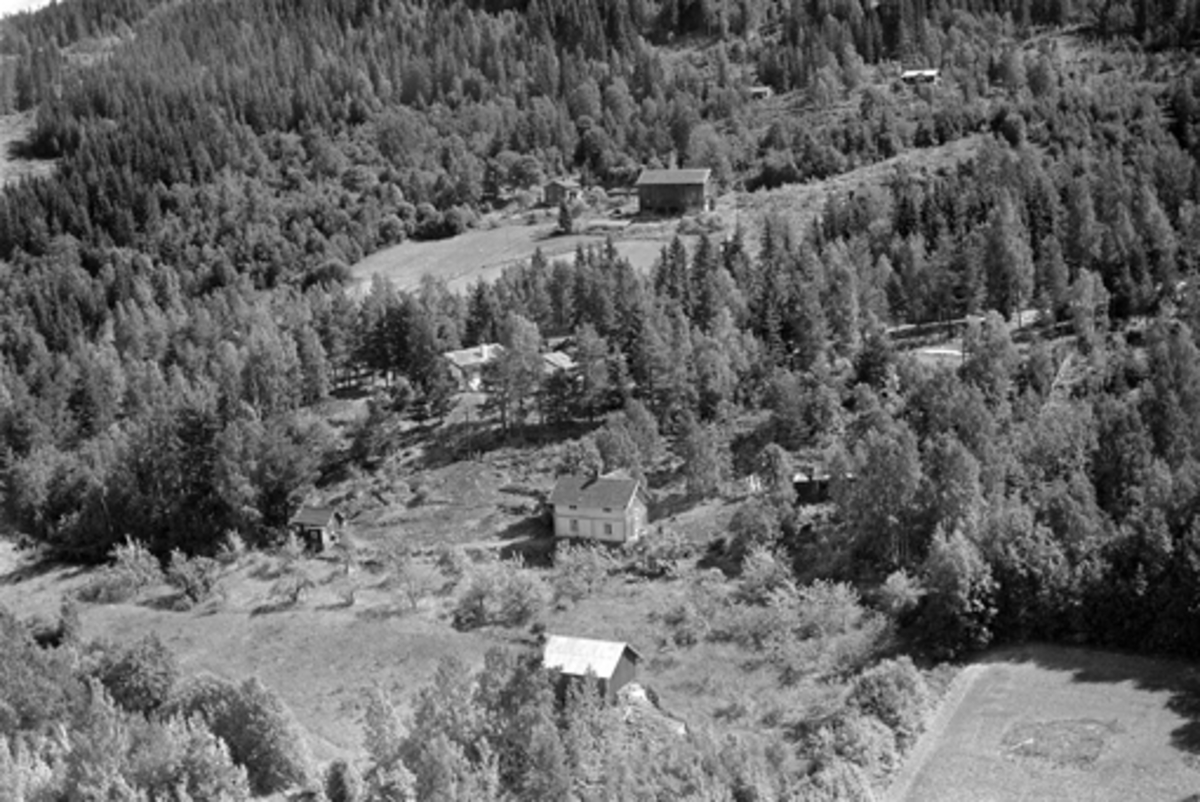 Widerøes Flyveselskap A/S, SOLLIA ?, UKJENT FLYFOTO, ESPA, EIENDOM I ESPABAKKENE OVENFOR ARBEIDEREN, LÅVEN PÅ LABBEN SEES ØVERST I BILDET. 1959.