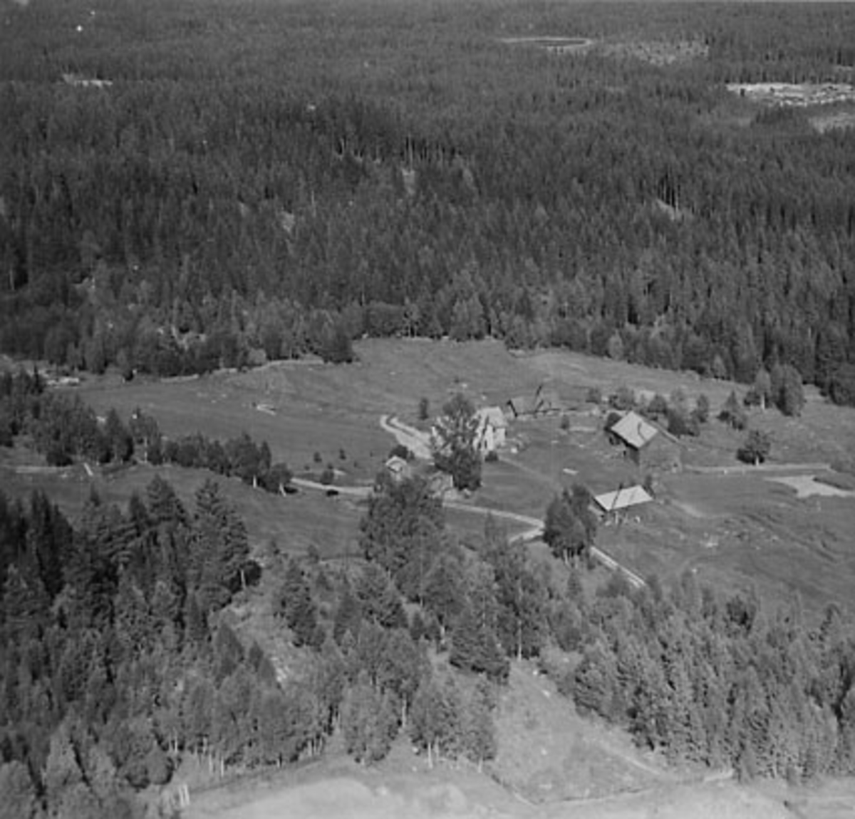 Widerøes Flyveselskap A/S, FLYFOTO SLAGGERUD, ÅSVANG