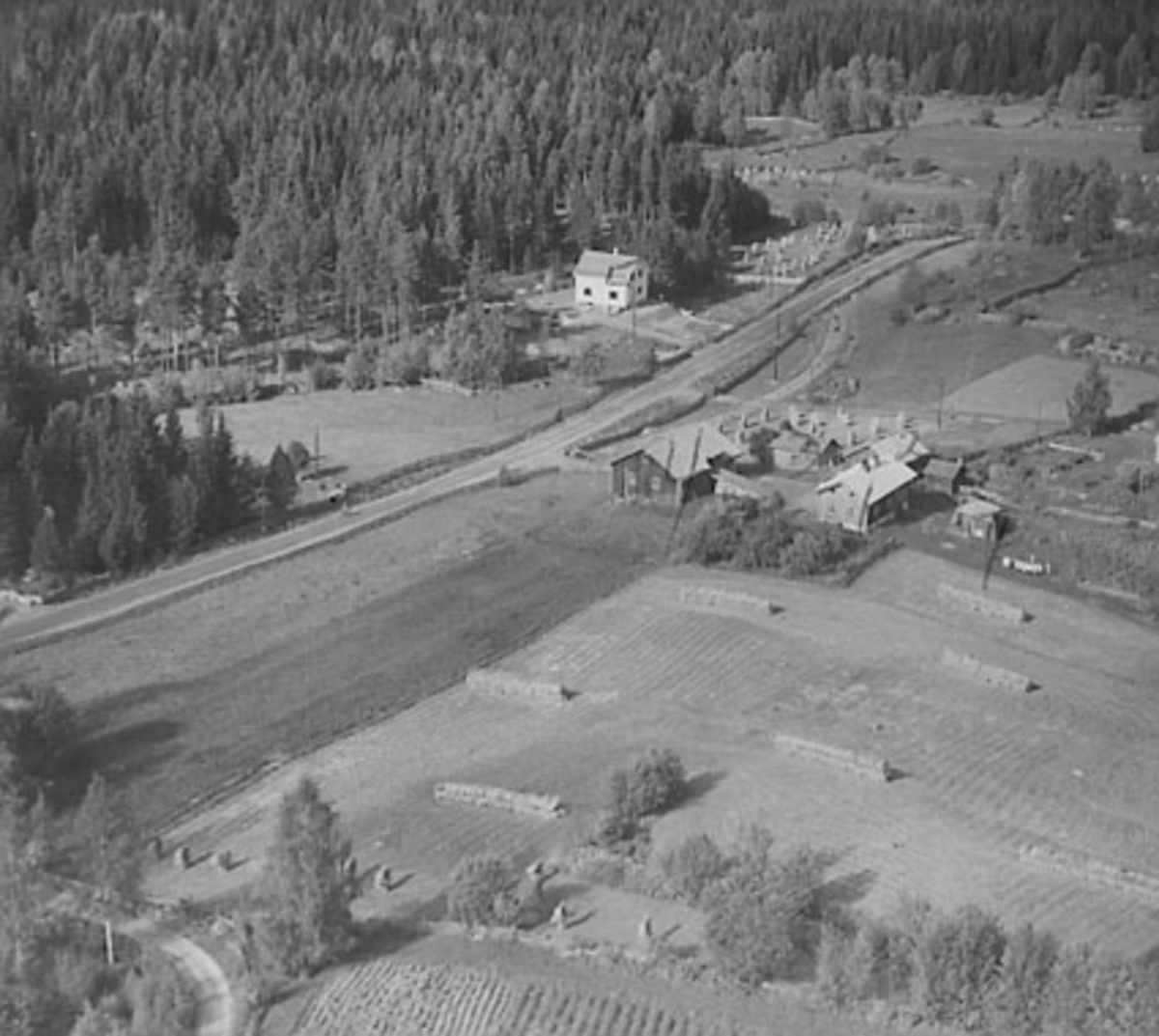 Widerøes Flyveselskap A/S, FLYFOTO SØRBAKKEN, ÅSVANG