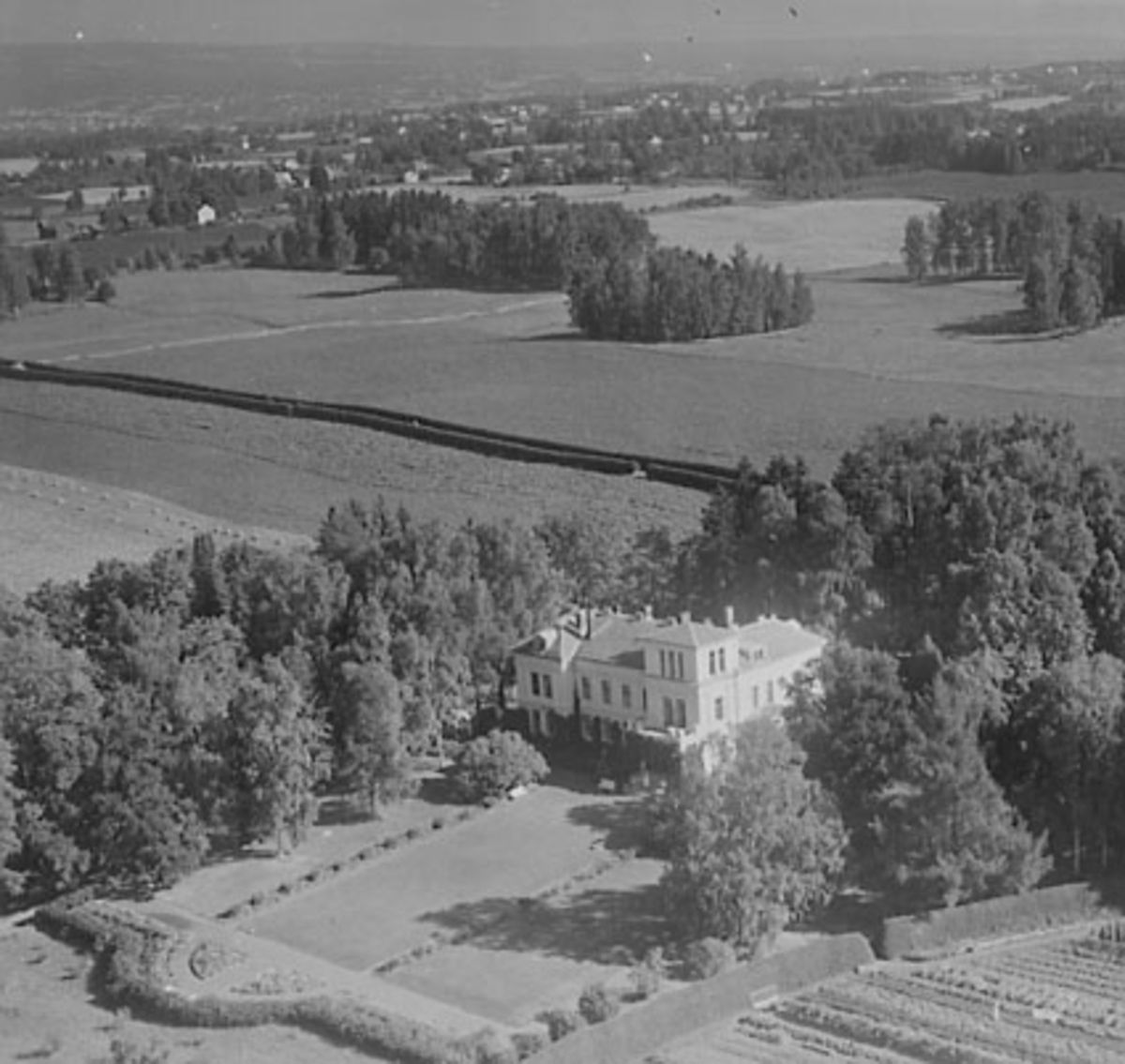 Widerøes Flyveselskap A/S, FLYFOTO ATLUNGSTAD, STANGE