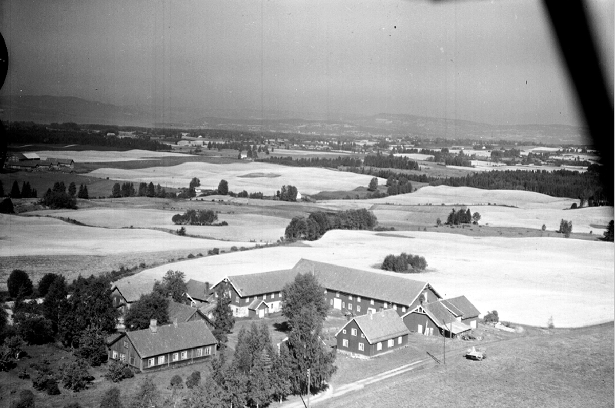Widerøes Flyveselskap A/S, FLYFOTO LALUM NORDRE, STANGE