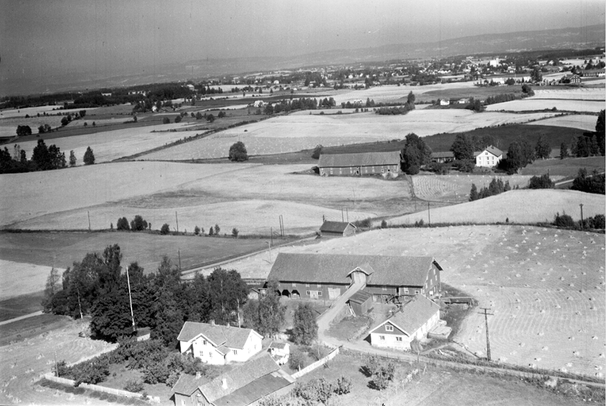 Widerøes Flyveselskap A/S, FLYFOTO ØSTBY, STANGE