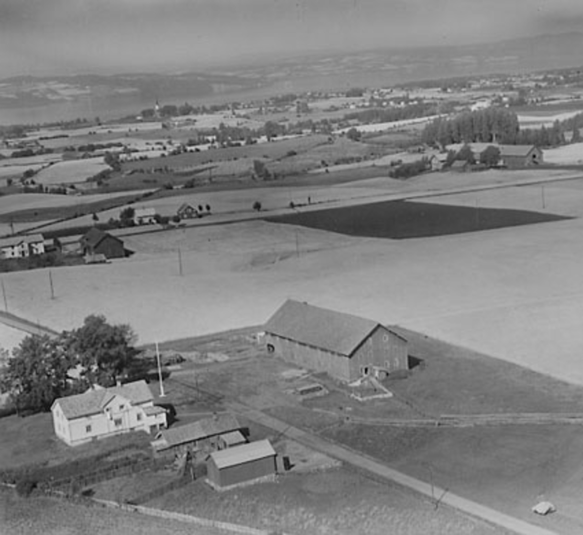 Widerøes Flyveselskap A/S, FLYFOTO BERG, STANGE