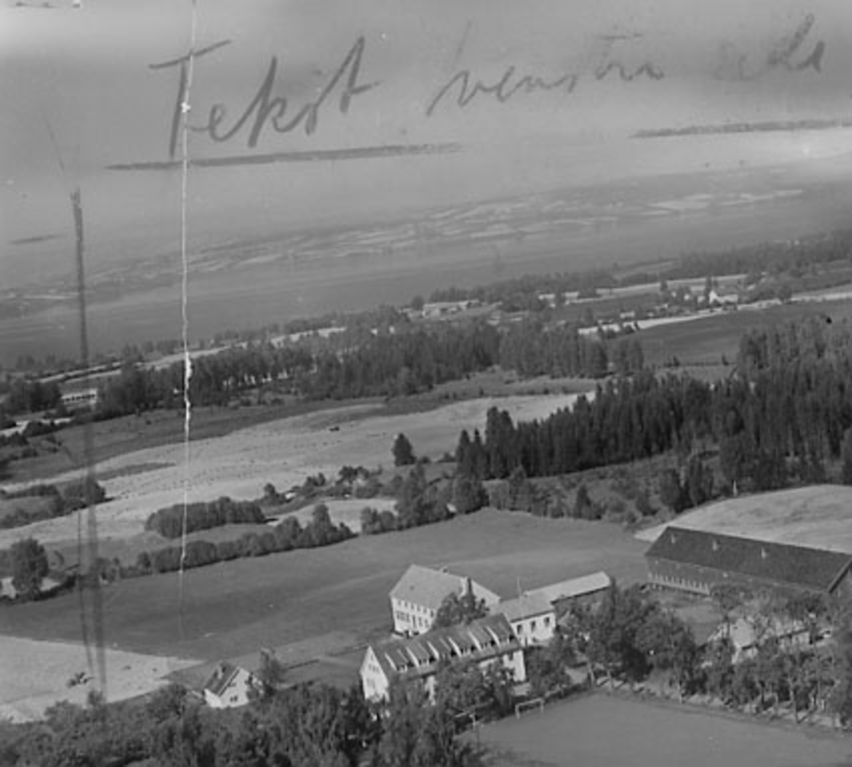 Widerøes Flyveselskap A/S, FLYFOTO ECKBOSKOLEN, GRIMERUD, OTTESTAD
