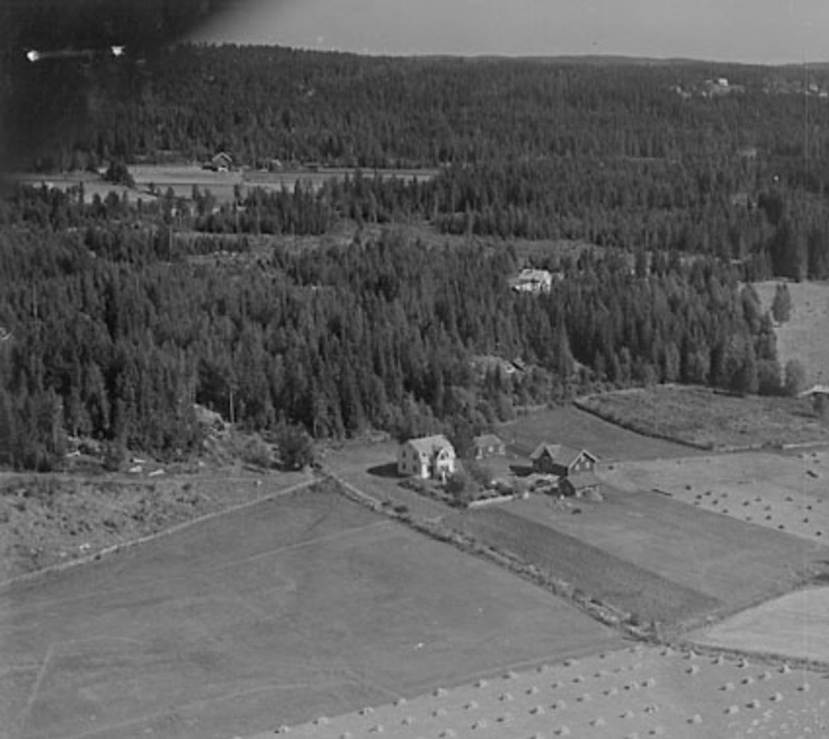 Widerøes Flyveselskap A/S, FLYFOTO HUSENGEN