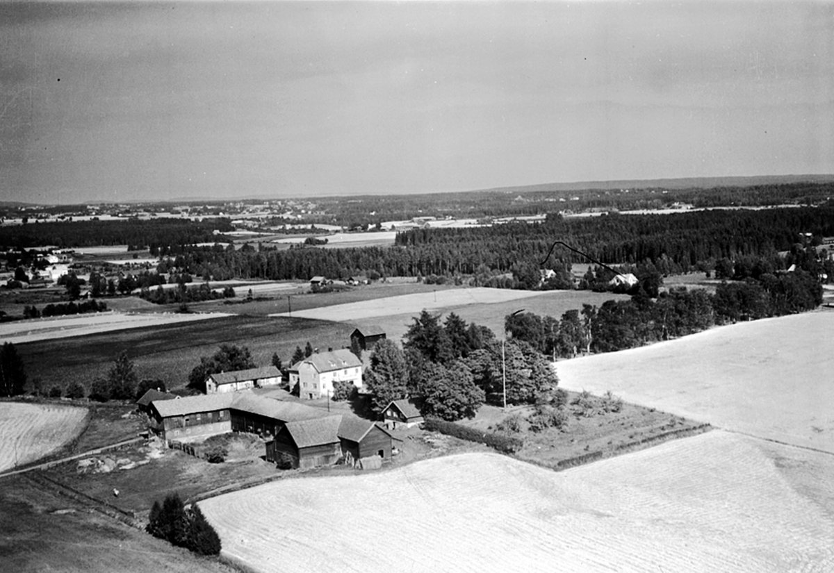 Widerøes Flyveselskap A/S, FLYFOTO HARSTAD 236-1, ROMEDAL