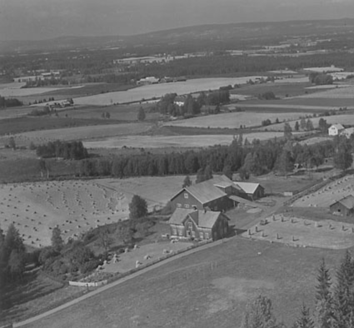 Widerøes Flyveselskap A/S, FLYFOTO AUSTAD SØNDRE, ILSENG