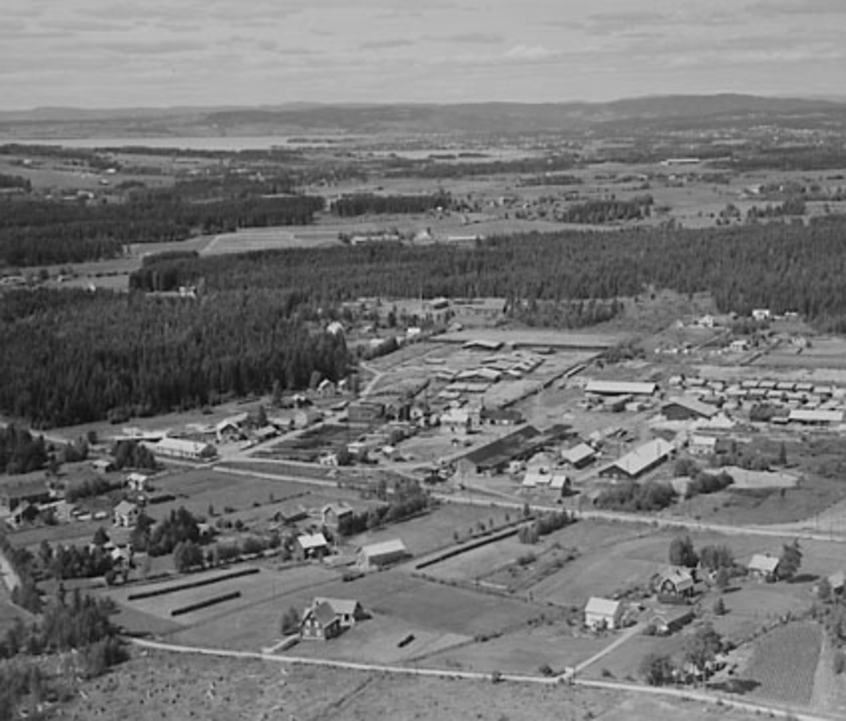 Widerøes Flyveselskap A/S, FLYFOTO FJELL BRUK, SAGBRUK, ILSENG