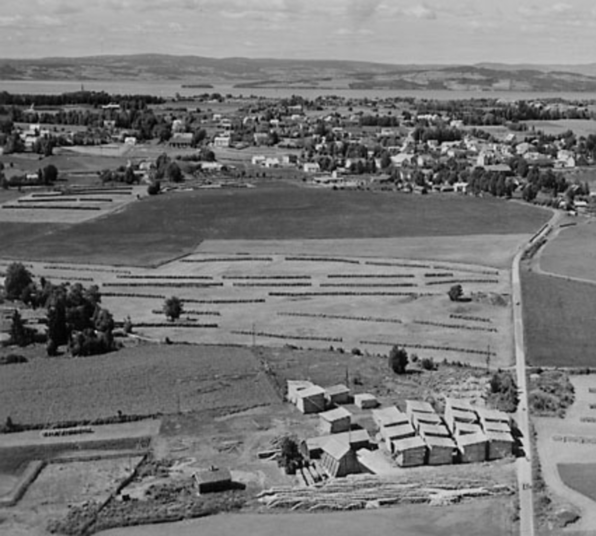 Widerøes Flyveselskap A/S, FLYFOTO LINDSTAD SAG, SAGBRUK, I DAG TOMTA TIL STANGEHALLEN