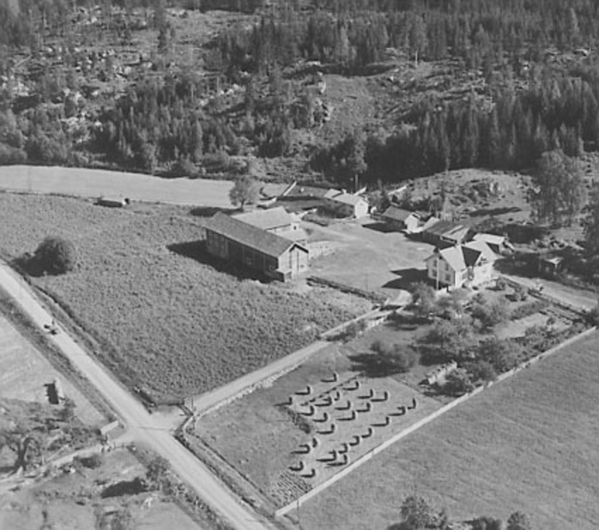 Widerøes Flyveselskap A/S, FLYFOTO BJØRNSTAD LILLE, VALLSET